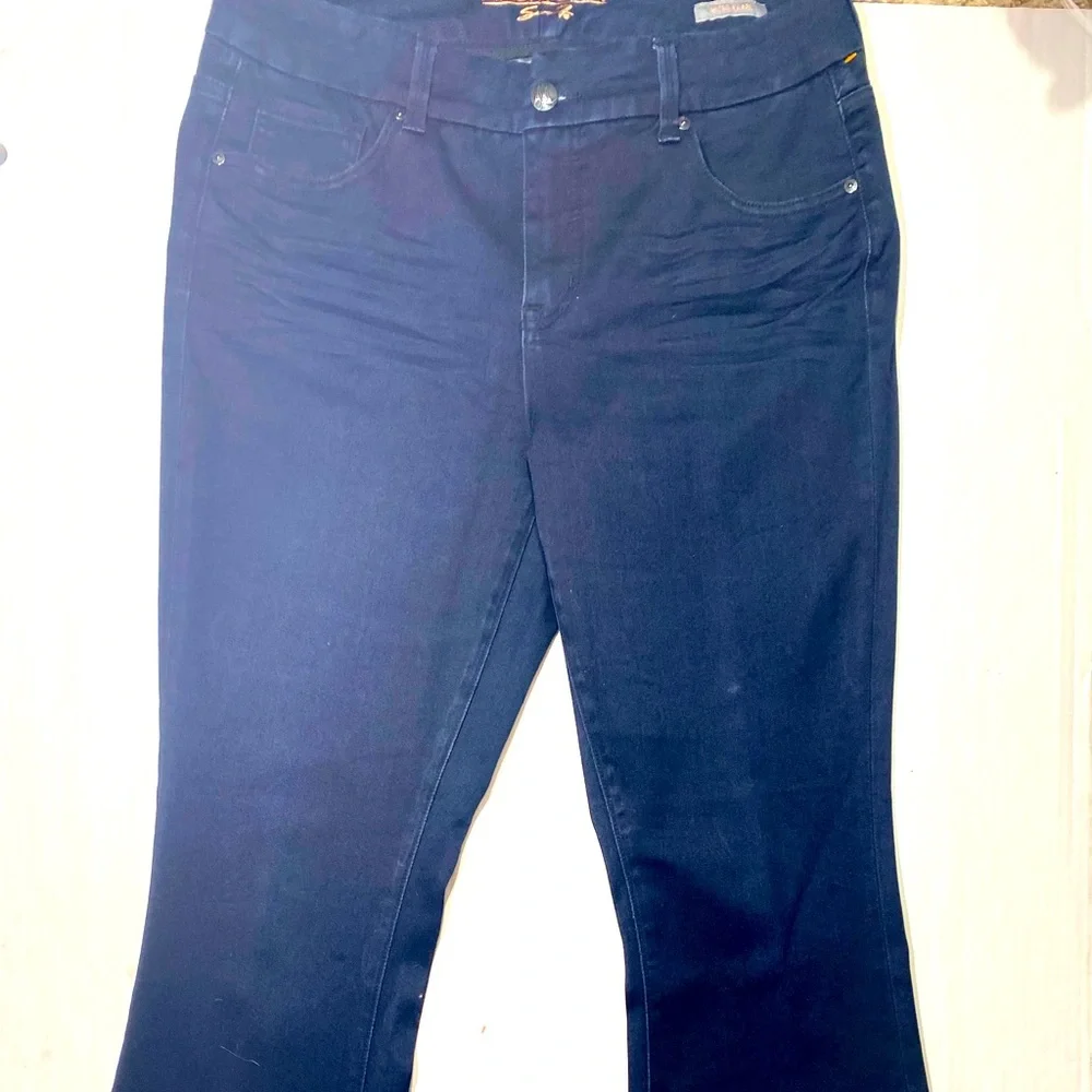 Melissa McCArthy Seven7 Dark Wash Micro Flare 70’s Inspired Jeans Size 16 W - Picture 3 of 16